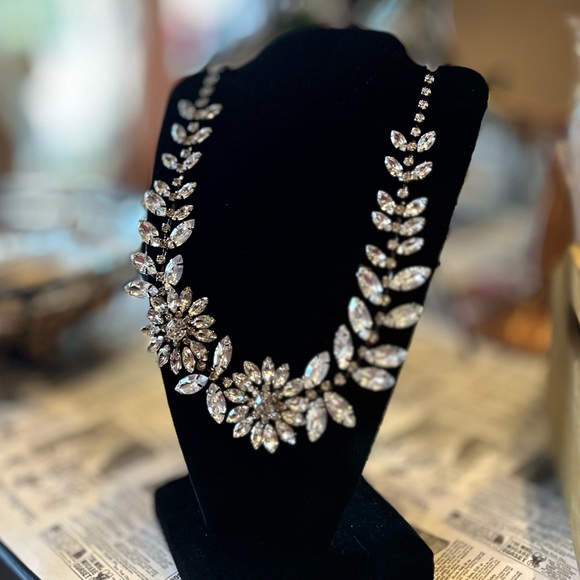 Rhinestone Silvertone Special Occasion Necklace NWT - Picture 3 of 4